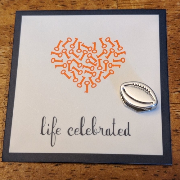 Keep collective football charm - Picture 2 of 4